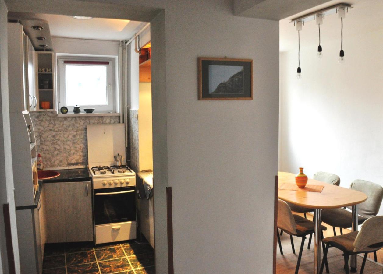 Simple And Comfortable Apartment Miercurea Ciuc Bagian luar foto